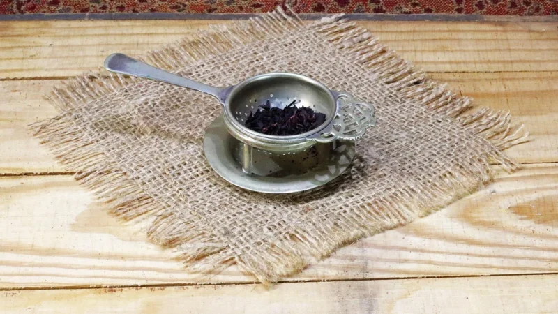 Happiness tea (Pakowanie ozdobne, Puszka czarna 80g)