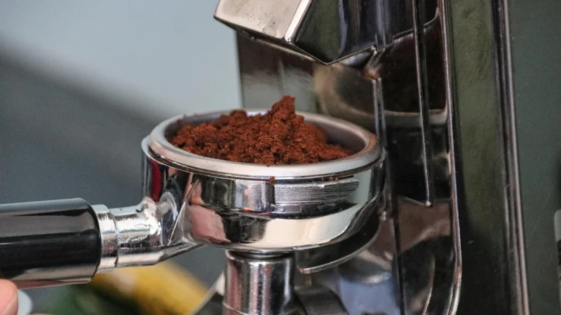 Młynek Ręczny Cafflano Regulowany Stalowe Żarna