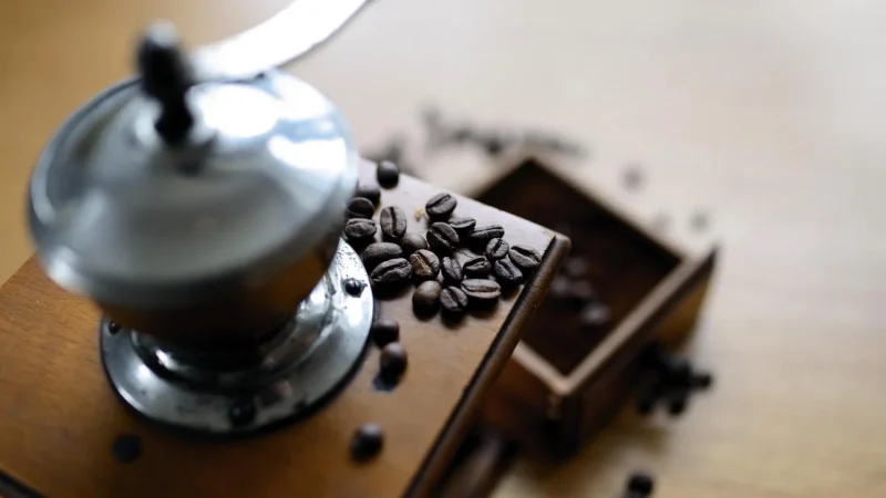 Młynek Ręczny Do Kawy Cafflano Krinder Czerwony