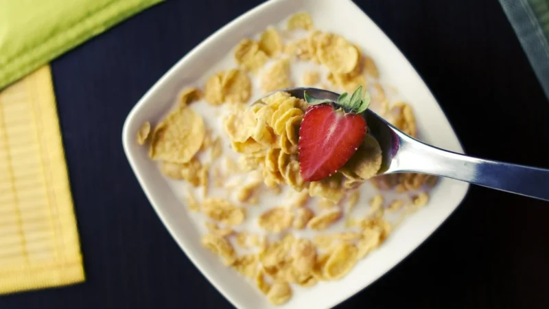 Nestle Corn Flakes Płatki Truskawka Śmietanka 450g