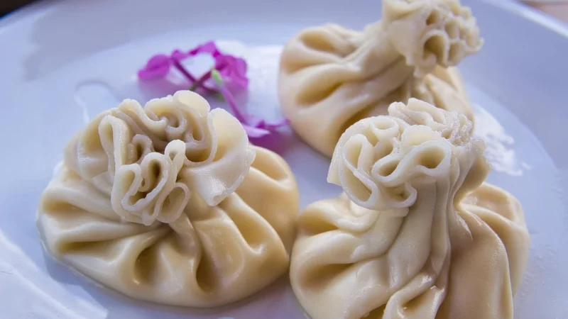 Odkryj kuchnię Gruzji w restauracji w Łodzi: kulinarne podróże przez smaki i aromaty